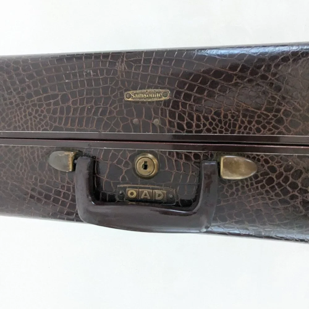 💼 Vintage Shwayder Brothers Faux Alligator Suitcase - 13 inches 💼